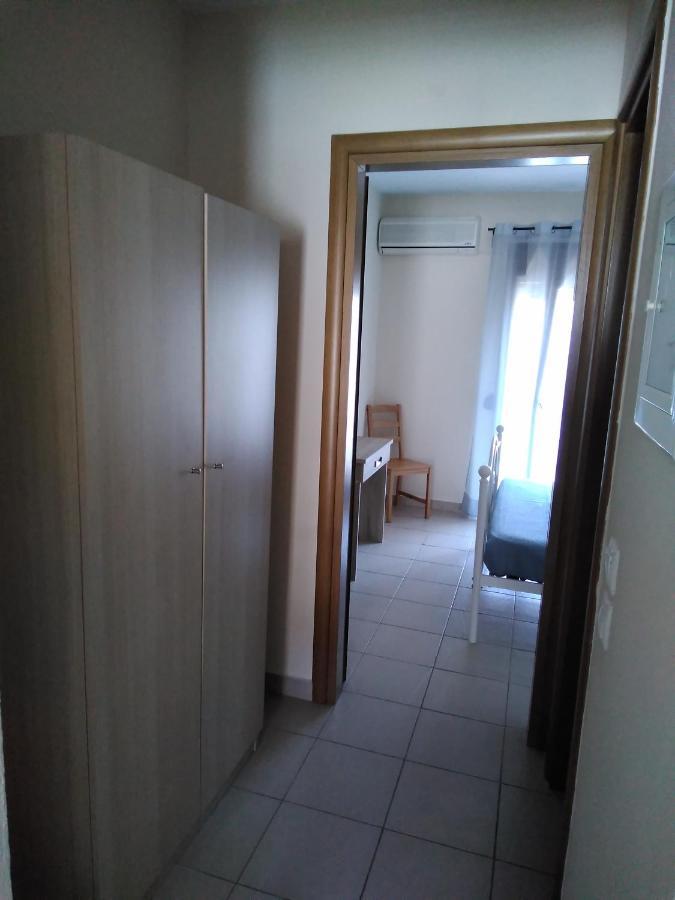 Chrusanthi'S Apartment Nea Skioni Bagian luar foto